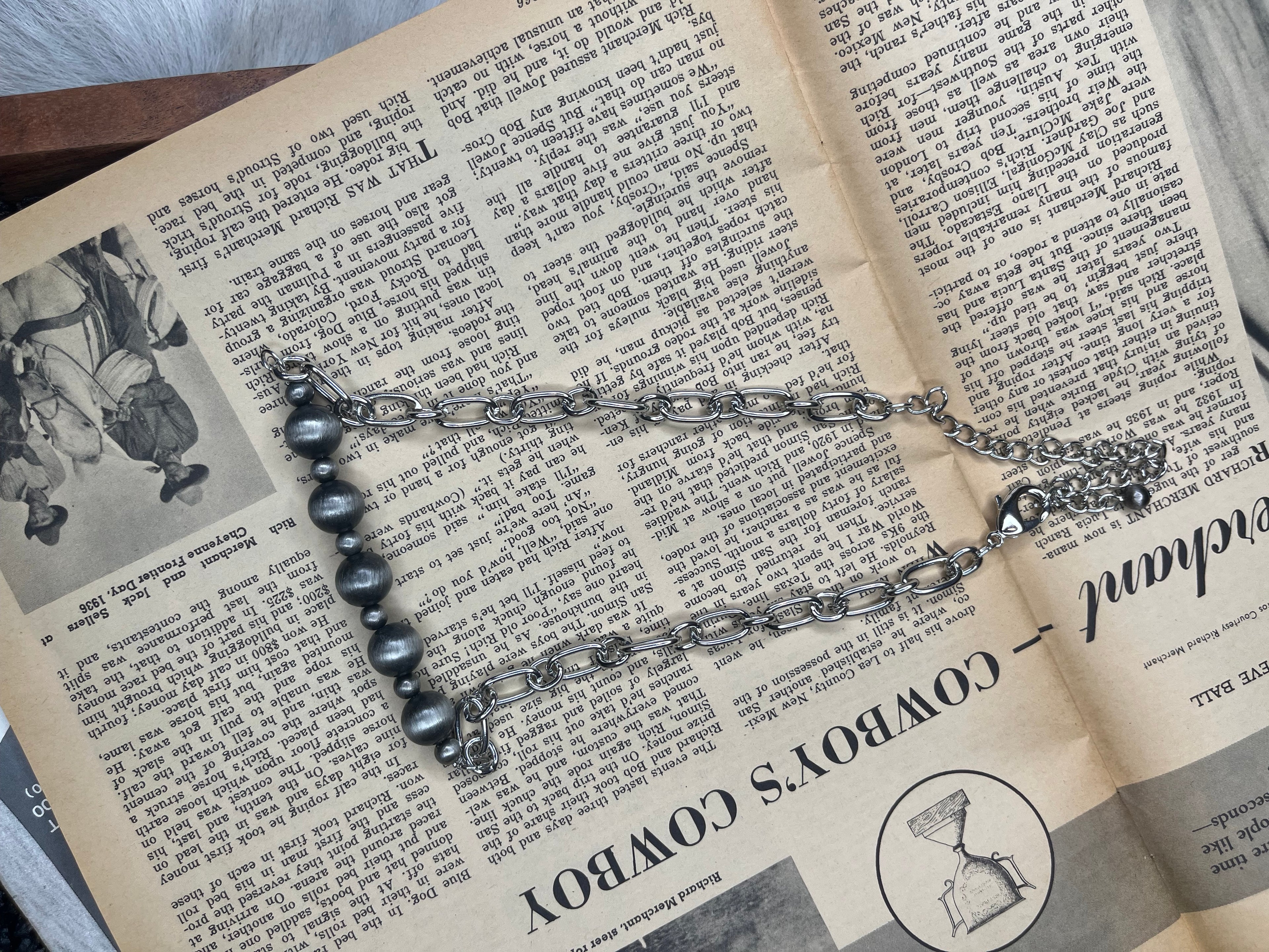 15” Faux Silver Pearls and Thick Chain Bar Necklace